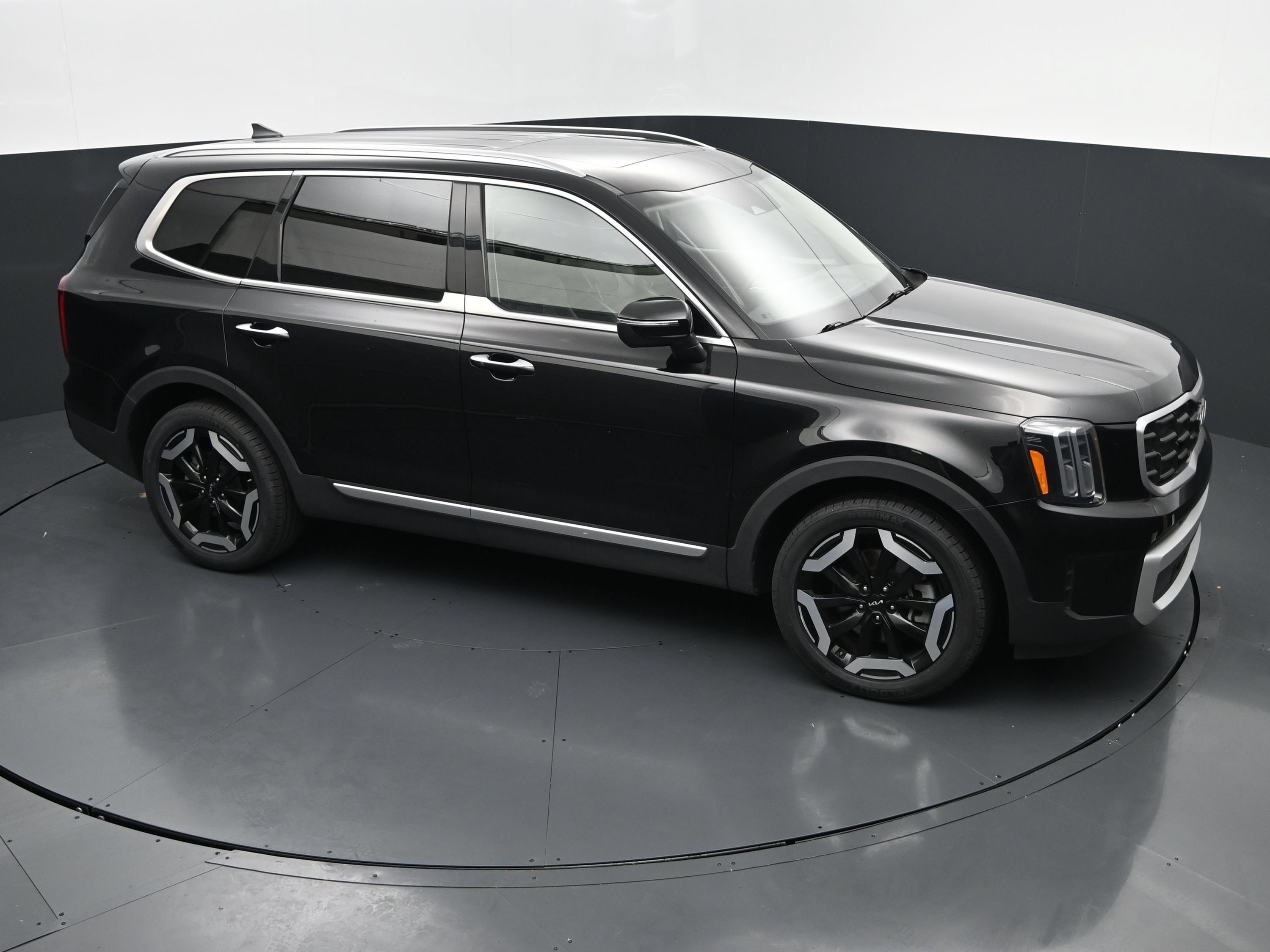Used 2025 Kia Telluride S FWD image 33