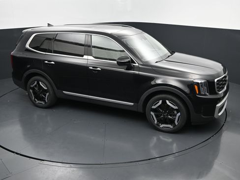 Used 2025 Kia Telluride S FWD image 33