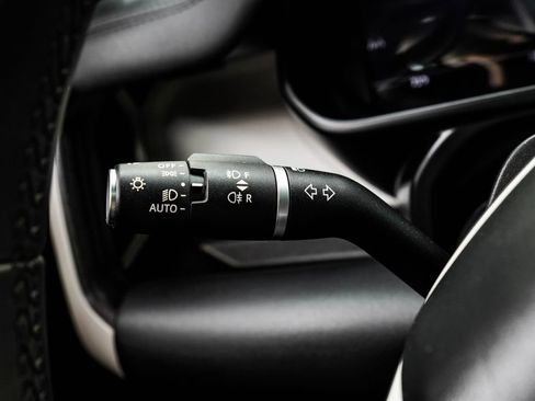 Used 2025 Land Rover Defender 110 S image 40