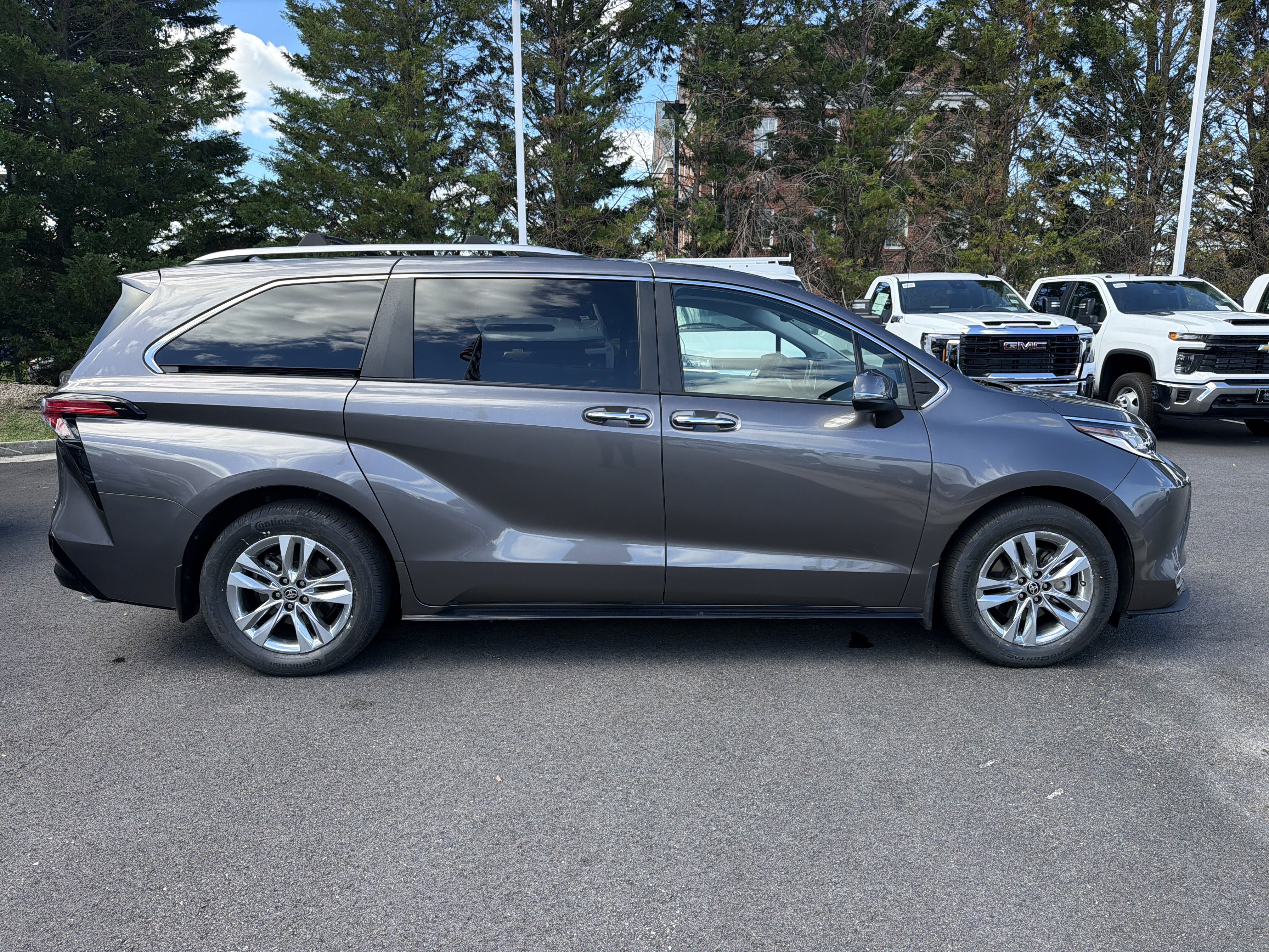 Used 2024 Toyota Sienna Limited AWD/4WD image 11