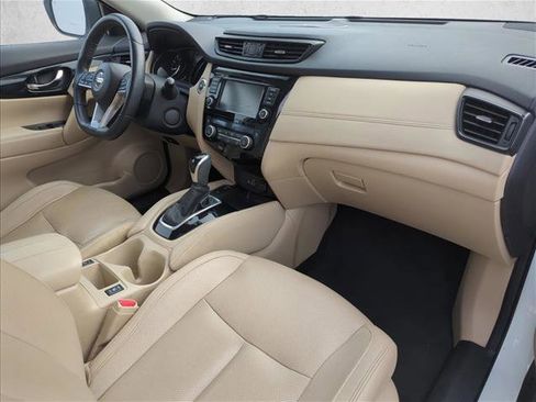 Used 2020 Nissan Rogue SL w/ Premium Package image 22