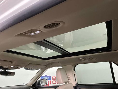 Used 2021 Ford Explorer XLT w/ Equipment Group 202A image 21