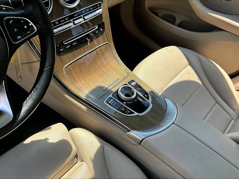 Used 2019 Mercedes-Benz GLC 300 4MATIC w/ Premium Package image 21