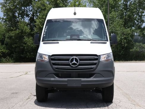 Used 2025 Mercedes-Benz Sprinter 2500 image 3