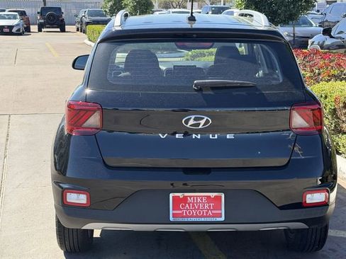 Used 2025 Hyundai Venue SEL image 5