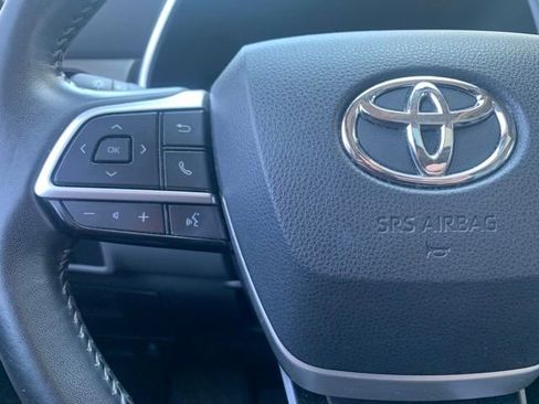 Used 2022 Toyota Highlander XLE AWD/4WD image 10