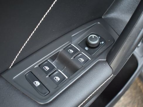 Used 2022 Volkswagen Tiguan SE R-Line image 20