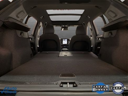 Used 2025 Volvo XC40 B5 Core image 91