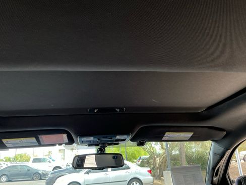 Used 2017 Toyota Tacoma TRD Off-Road image 31