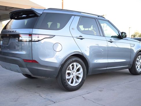 Used 2018 Land Rover Discovery SE image 5