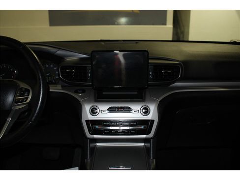 Used 2023 Ford Explorer XLT w/ Equipment Group 202A image 16