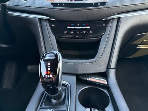 Used 2022 Cadillac XT5 Premium Luxury FWD image 19