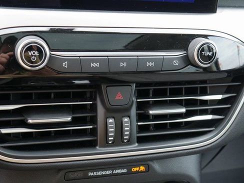 Used 2022 Ford Escape SE w/ SE Sport Appearance Package image 23