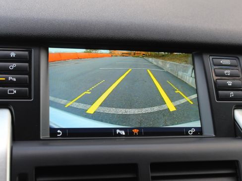 Used 2017 Land Rover Discovery Sport SE AWD/4WD image 29