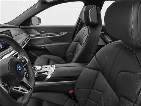 New 2025 BMW 750e xDrive w/ Premium Package image 6