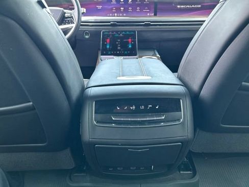 Certified 2025 Cadillac Escalade Sport Platinum w/ LPO, ONYX Package AWD/4WD image 26