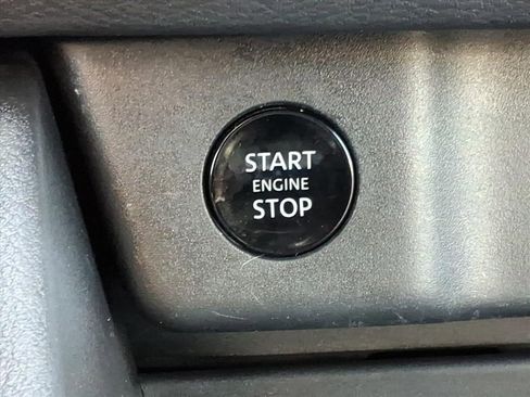 Used 2024 Nissan Rogue SV FWD image 27