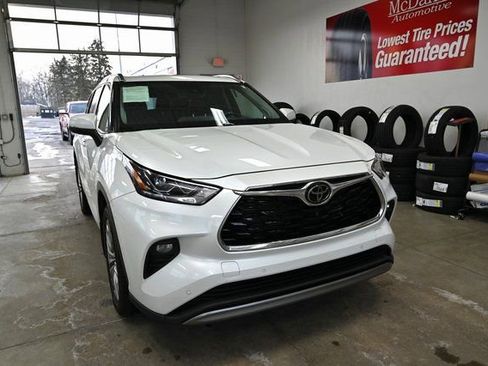 Used 2022 Toyota Highlander Platinum image 3