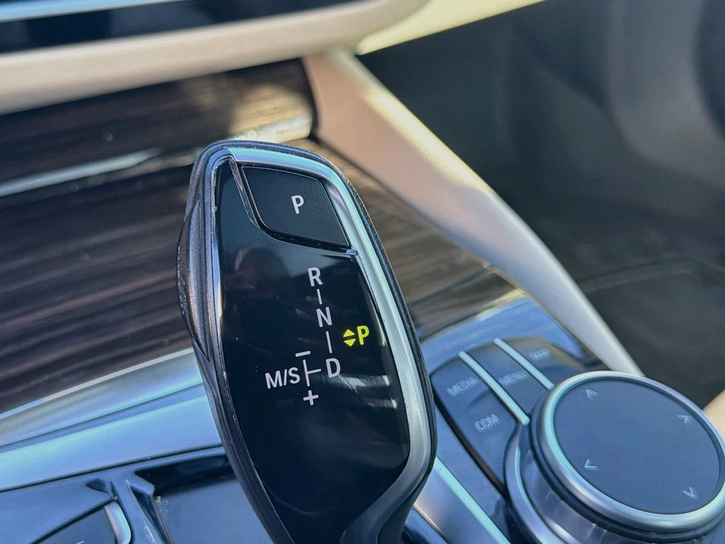 Used 2020 BMW 540i w/ Premium Package RWD image 17