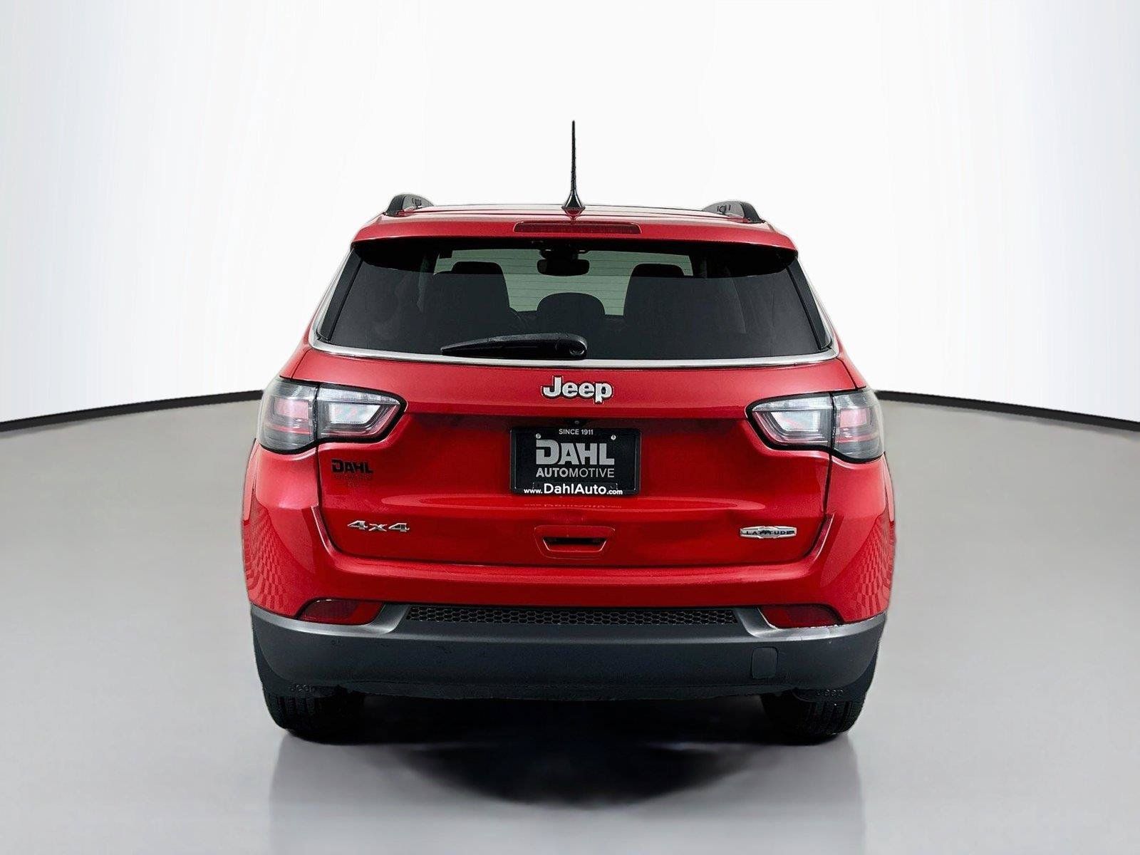 Used 2022 Jeep Compass Latitude w/ Sun and Sound Group AWD/4WD image 12