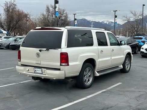 Used 2004 Cadillac Escalade ESV AWD image 3