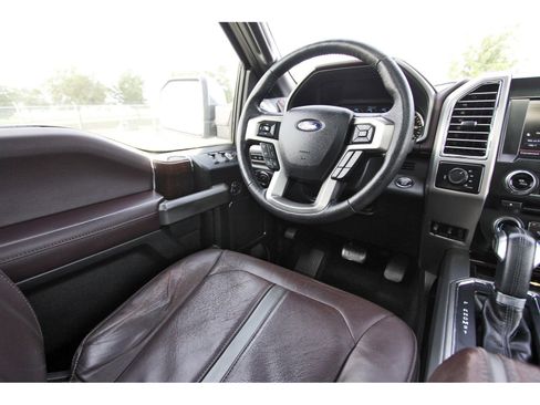Used 2015 Ford F150 Platinum w/ Equipment Group 701A Luxury AWD/4WD image 11