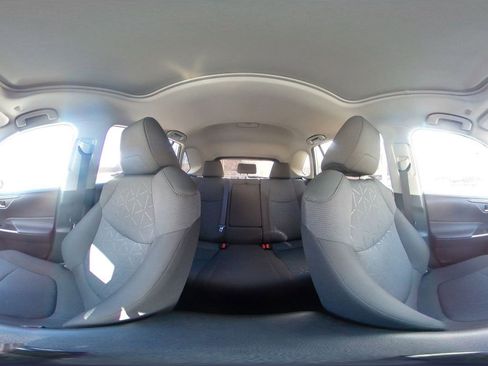 Used 2025 Toyota RAV4 XLE image 46