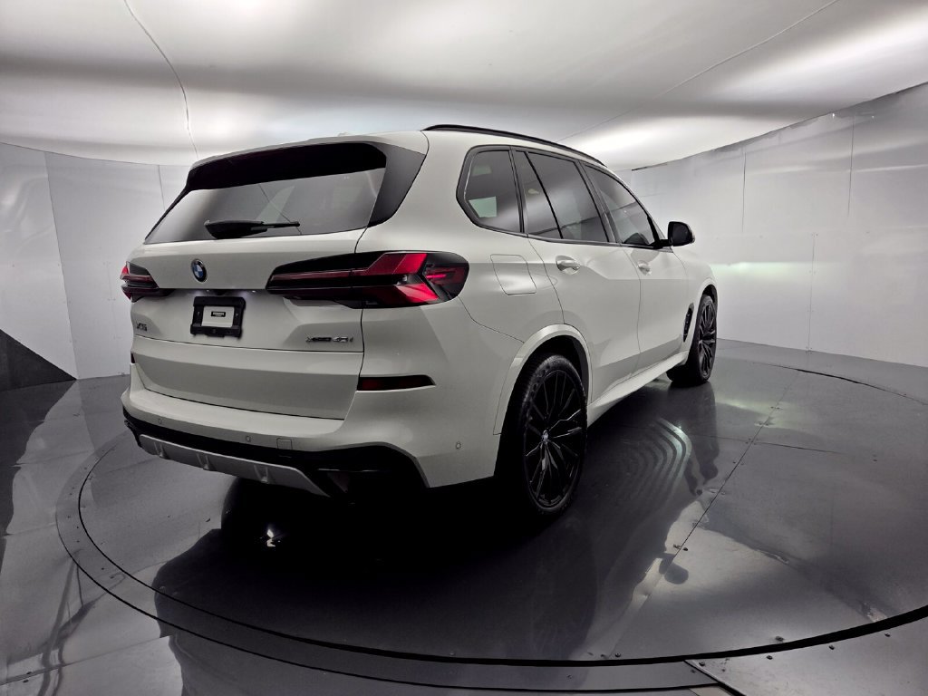 Used 2024 BMW X5 xDrive40i w/ M Sport Package AWD/4WD image 10
