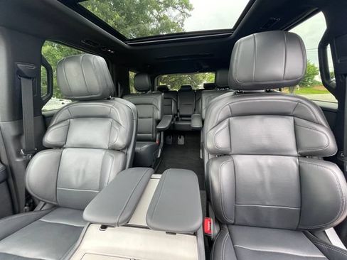 Used 2025 Lincoln Navigator Reserve w/ Jet Appearance Package AWD/4WD image 13