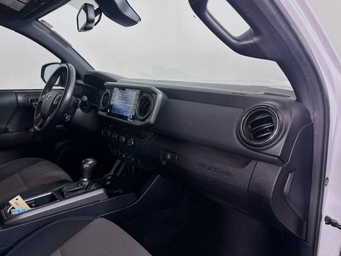 Used 2020 Toyota Tacoma TRD Sport w/ Technology Package AWD/4WD image 26