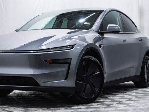 Used 2026 Tesla Model Y Long Range image 2