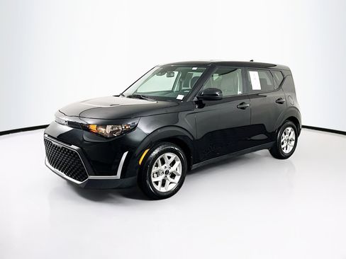 Used 2025 Kia Soul LX w/ LX Technology Package image 3