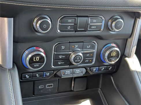 Used 2024 GMC Yukon SLT AWD/4WD image 30