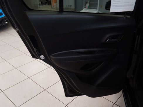 Used 2019 Chevrolet Trax LT w/ LT Convenience Package AWD/4WD image 19