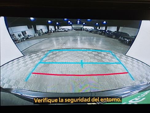 Used 2025 Toyota Highlander LE FWD image 18