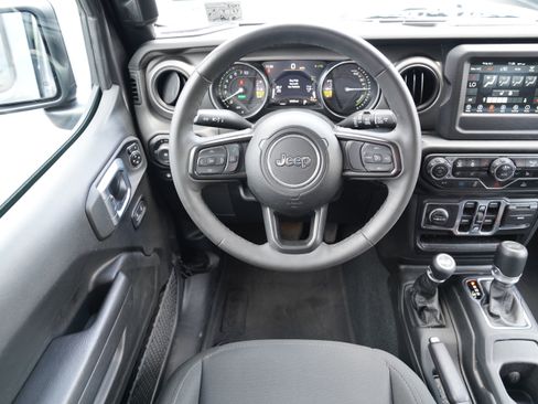 Used 2023 Jeep Wrangler Unlimited w/ Cold Weather Group AWD/4WD image 9