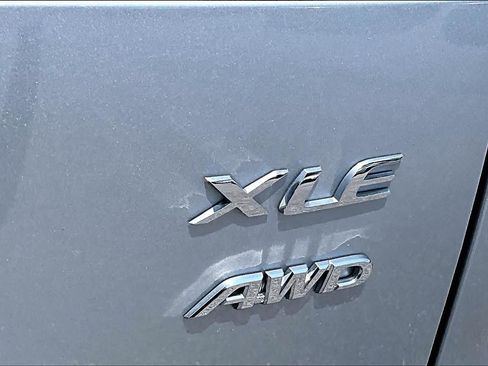 Used 2023 Toyota Corolla Cross XLE w/ Convenience Package AWD/4WD image 10