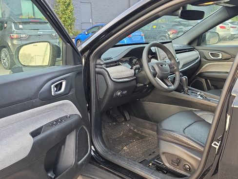 Used 2023 Jeep Compass Latitude AWD/4WD image 10