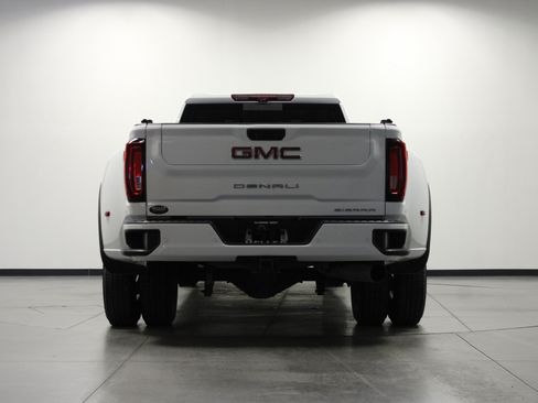 Used 2023 GMC Sierra 3500 Denali w/ Denali Ultimate Package AWD/4WD image 5