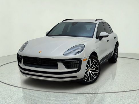 Used 2024 Porsche Macan S AWD/4WD image 2