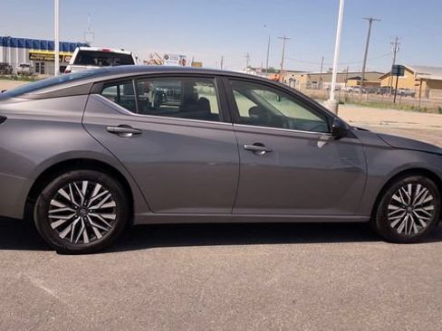 Used 2026 Nissan Altima 2.5 SV FWD image 2