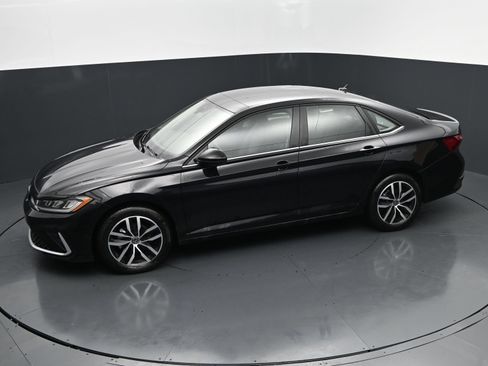 Used 2026 Volkswagen Jetta SE FWD image 27