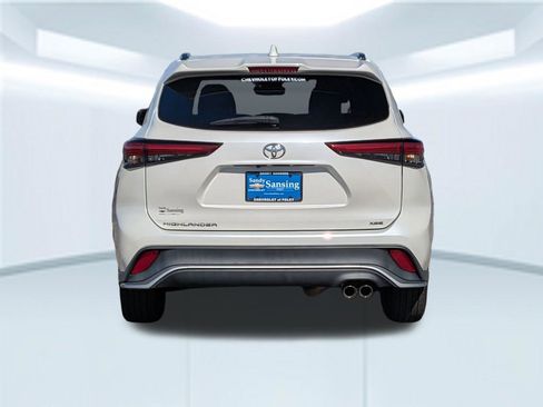Used 2021 Toyota Highlander XSE FWD image 5