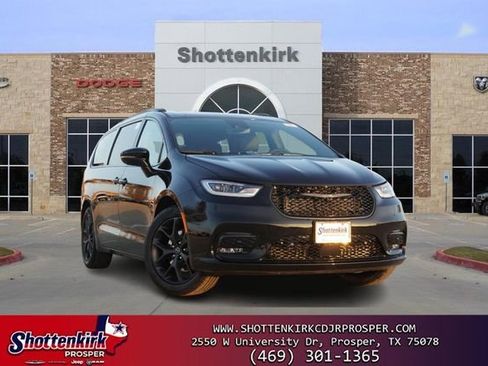 New 2026 Chrysler Pacifica Limited w/ Uconnect Theater Family Group FWD image 1