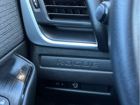Used 2023 Nissan Rogue S FWD image 19