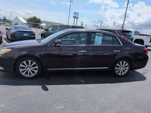 Used 2011 Toyota Avalon Limited FWD image 3