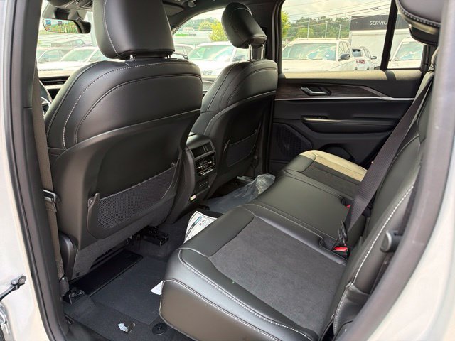 New 2026 Jeep Grand Cherokee Altitude AWD/4WD image 7