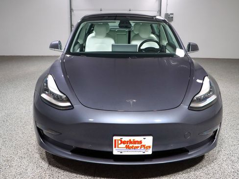 Used 2020 Tesla Model 3 Performance image 4