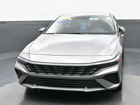 Certified 2025 Hyundai Elantra Sport image 8