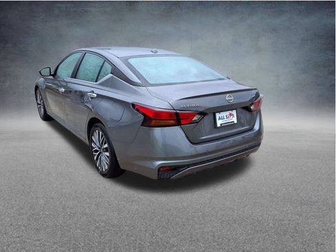 Used 2025 Nissan Altima 2.5 SV FWD image 6